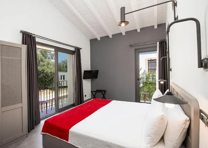 Yerli Alacati Hotel Ciftlikkoyu